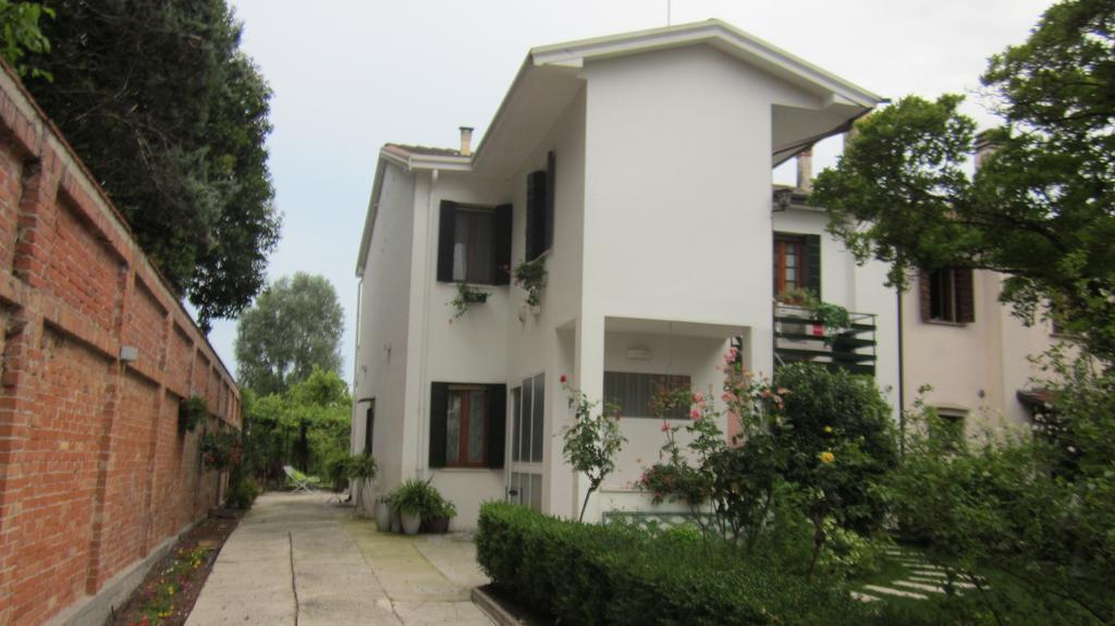 A Casa Di Dora Bed & Breakfast Treviso Bagian luar foto